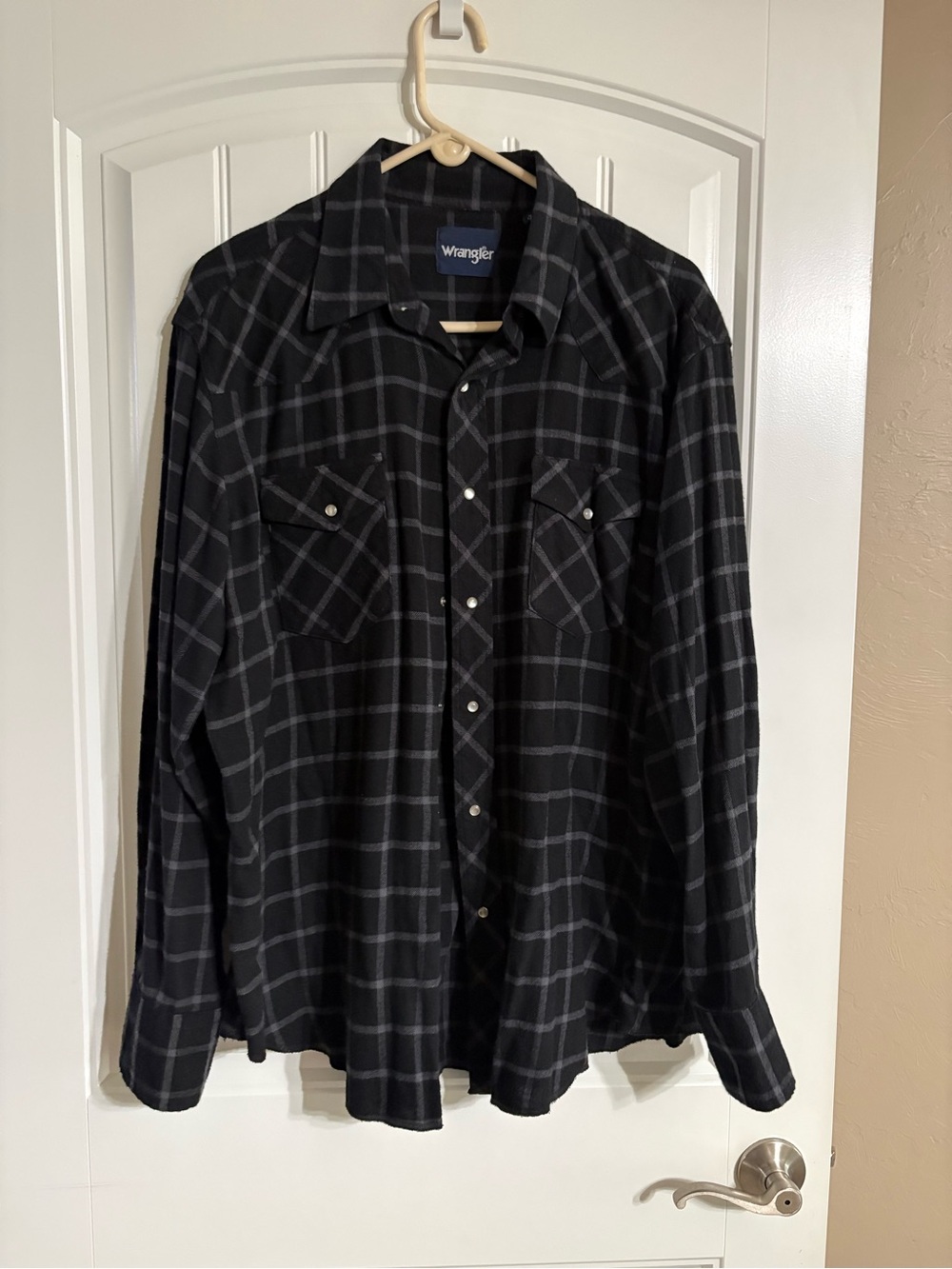 Wrangler Black and Gray Plaid Button-Down Shirt